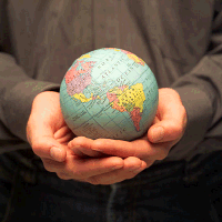 Le globe terrestre entre nos main